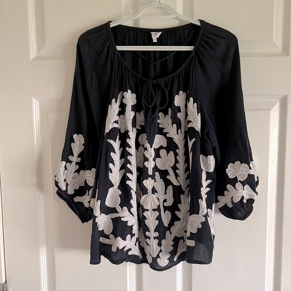 Crown and Ivy blouse size Large